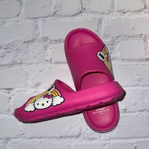 Hello Kitty Women’s Slides size 5-6.  Great condition.